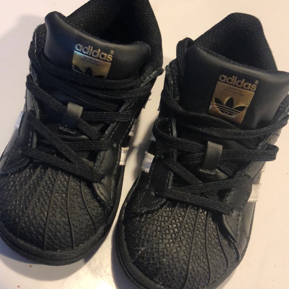 black shell toe adidas youth